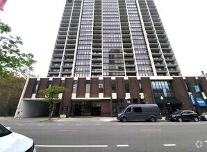 Building Photo - 1636 N Wells St