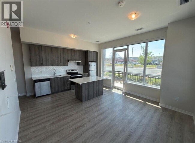 Photo du bâtiment - 121 Hwy 8