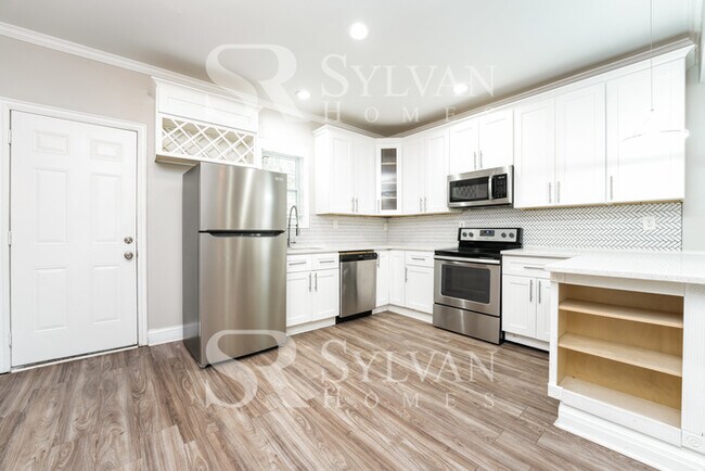 Building Photo - Discover Comfort and Convenience