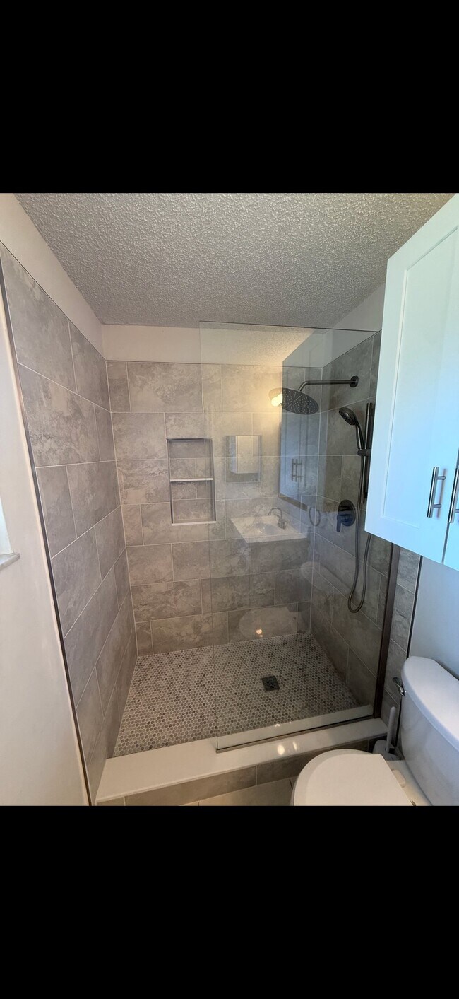 Foto del edificio - 7102 Daggett Terrace