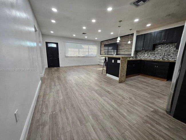 Foto del edificio - 19601 NE Miami Ct