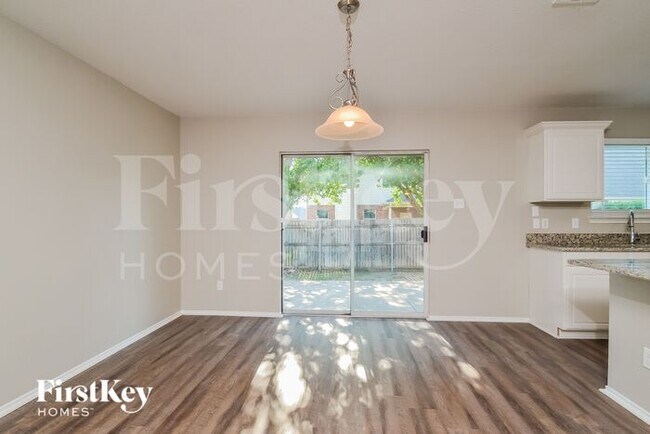 Building Photo - 10756 Irish Glen Trail