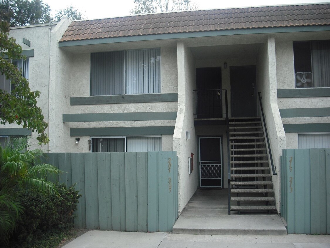 Primary Photo - Spacious 2 bedroom 2 bath with garage & pool