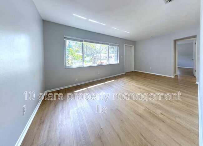 Foto del edificio - 102 4th St E