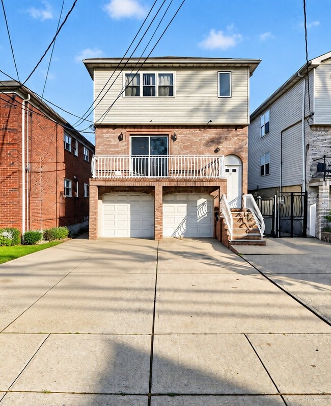 Building Photo - 921 Jefferson Ave