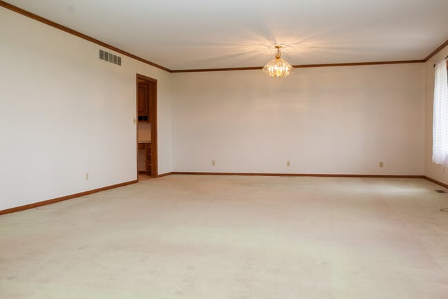 Building Photo - 1066 US-6