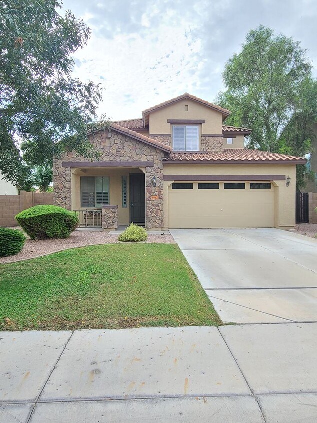 Foto principal - 4 bedroom 2.5 bath w/a loft.