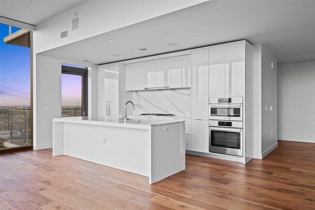 Building Photo - 44 East Ave