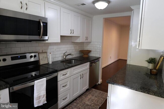 Foto del edificio - 8914 Shamrock Ct