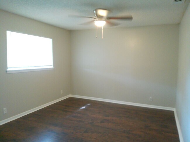 Foto del edificio - 1710 Sun Beam - 3/Bed 2/Bath - $1850/month