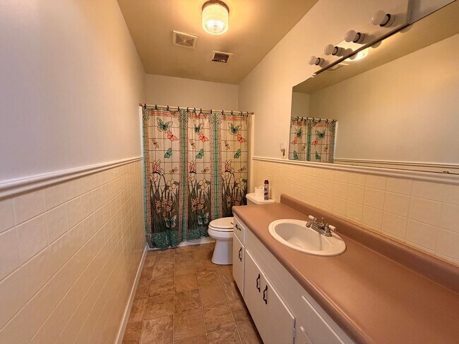Foto del edificio - This conveniently located Russellville home