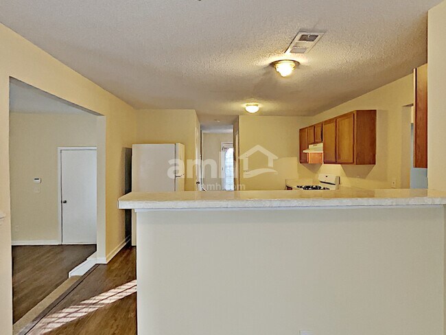 Building Photo - 6050 Pavestone Dr