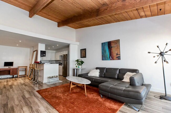 Foto del edificio - 6526 Ocean Crest Dr
