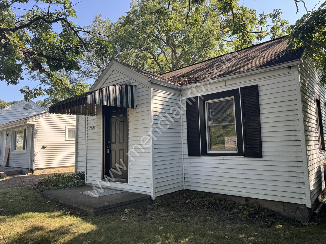 Foto principal - 2021 Redwood Ave
