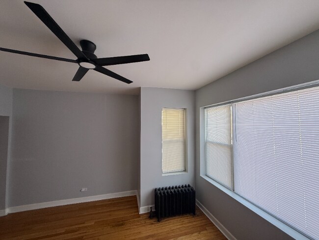 Foto del edificio - 7204 S Cornell Ave