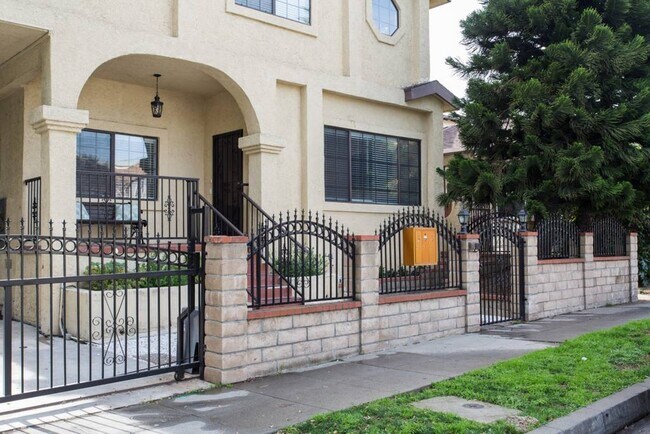 Building Photo - 4342 Price Street, Unit A