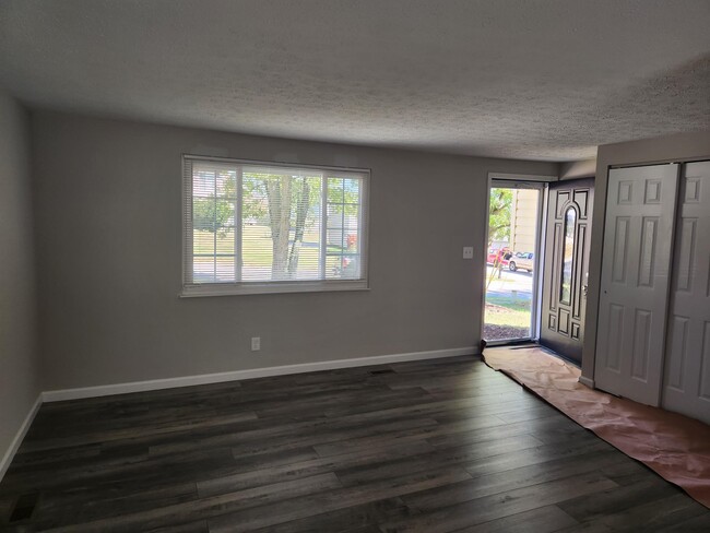 Building Photo - 2 Horizon Cir