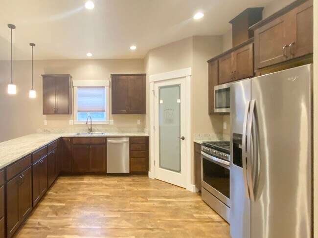 Foto del edificio - Spacious, Beautiful Newer Home