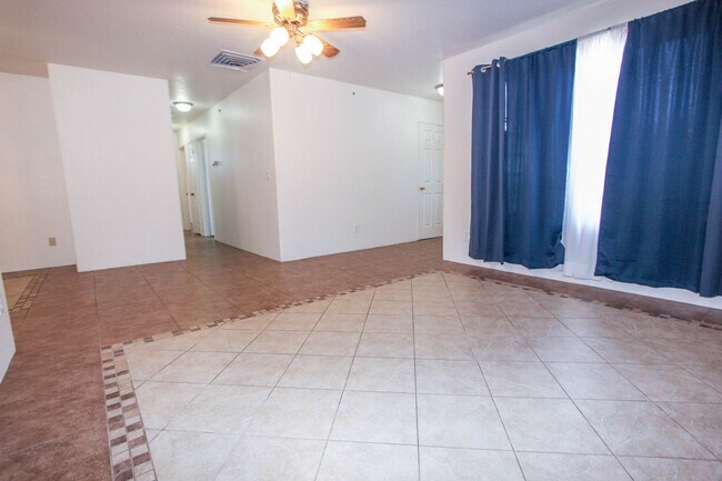 Building Photo - 2850 N Cedar Springs Ln