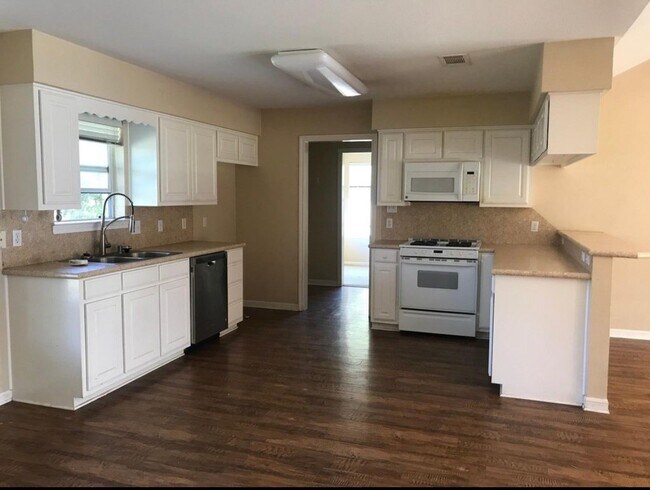 Foto del edificio - 527 N Avenue Y