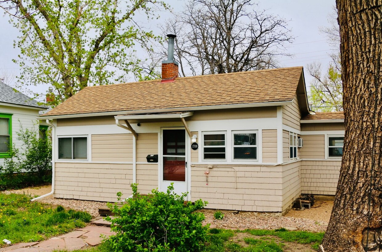 Primary Photo - Historic Charm -Located Between CU Campus ...