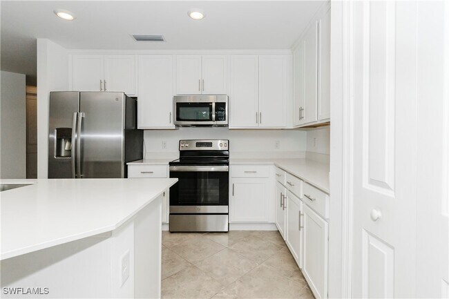 Foto del edificio - 6034 National Blvd