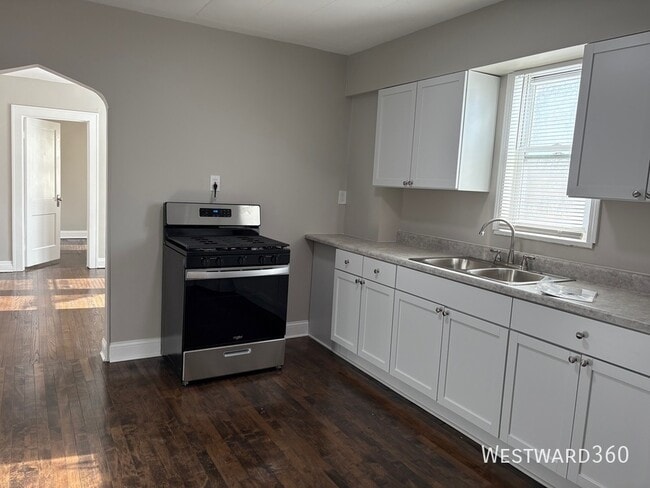 Building Photo - 4011 Elm St