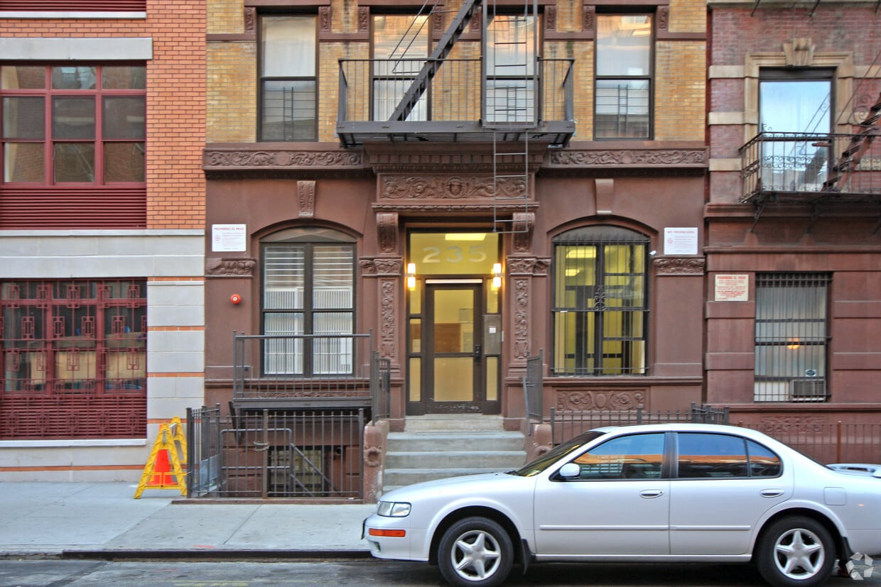 Building Photo - 235 W 115th St