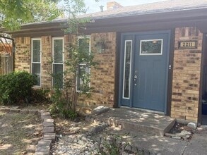 Building Photo - 2211 Placid Dr