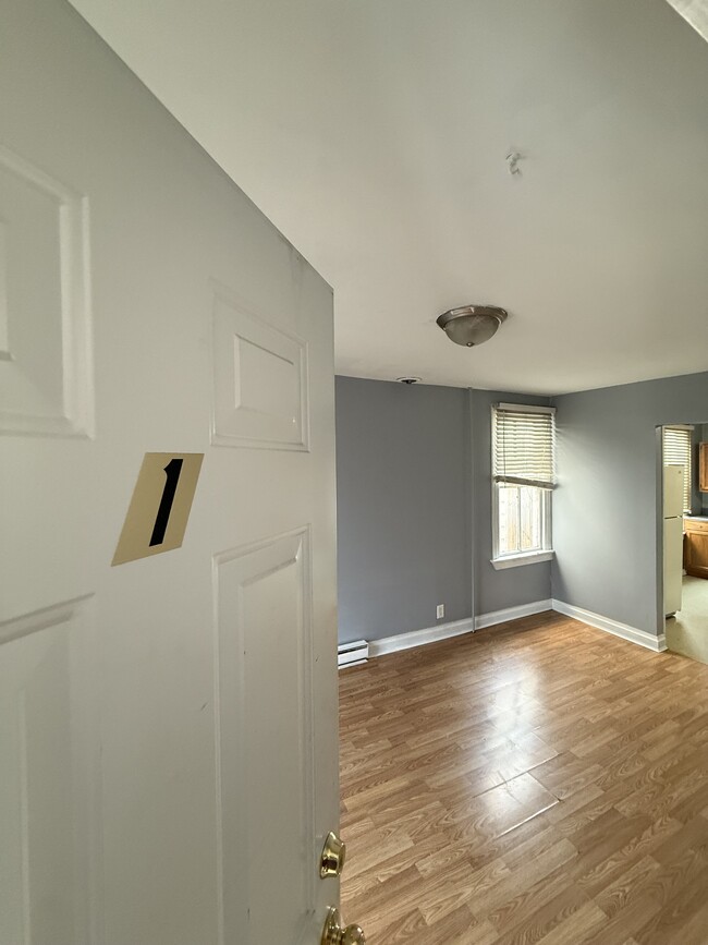 Building Photo - 9 E Middle St