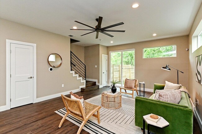 Foto del edificio - 1202 Cometa St