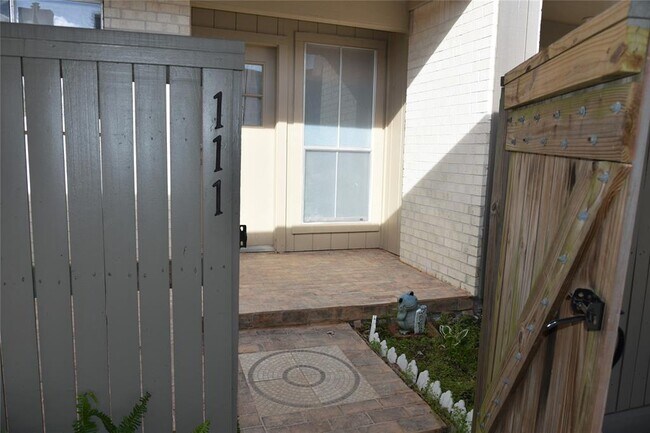 Foto del edificio - 1900 Bay Area Blvd