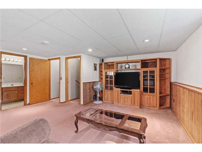 Building Photo - Stunning home located in the heart of Appl...