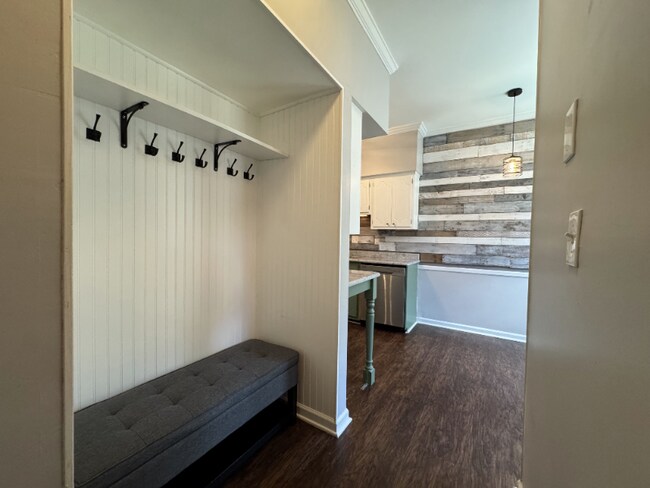Foto del edificio - 5917 Quail Hollow Rd