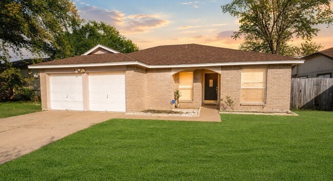 Building Photo - 2022 Crosscoach Ln