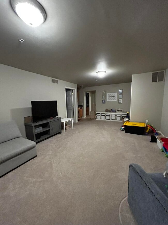 Building Photo - 301 Scio Village Ct