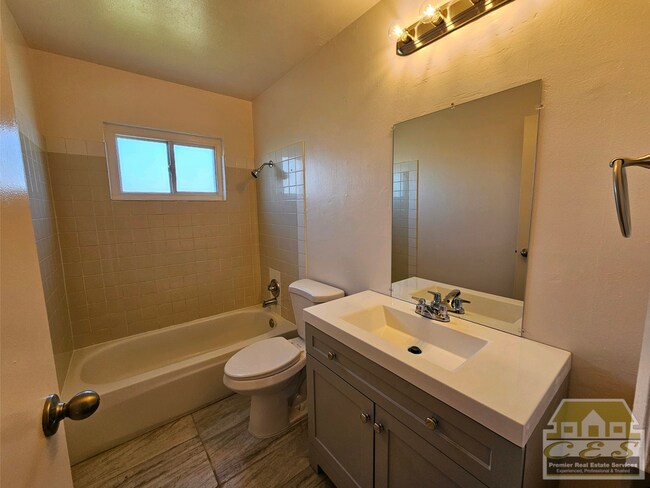 Building Photo - Valle Vista 4 plex - Vallejo
