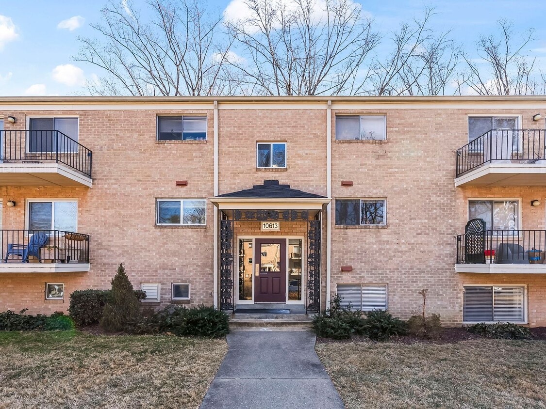 Commuter’s Dream! Large 2BR/2BA Condo Steps from Metro – All Utilities Included! - Commuter’s Dream! Large 2BR/2BA Condo Step...
