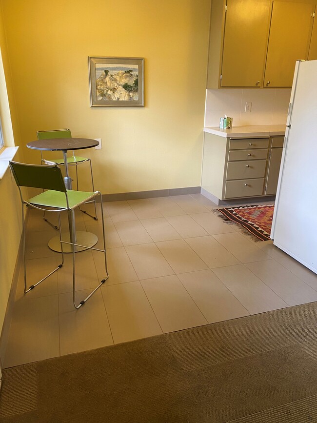 eat-in kitchen - 3833 Maybelle Ave