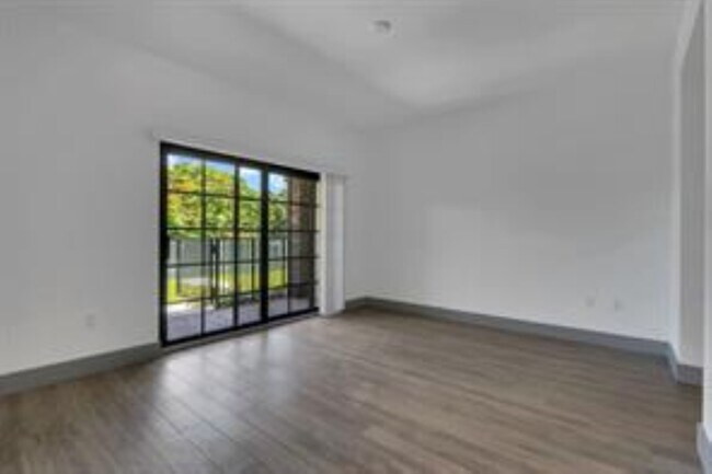 Foto del edificio - 540 NE 14th Ct