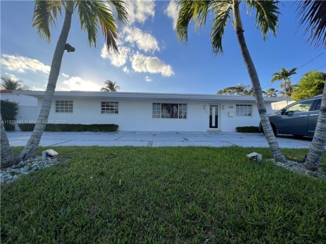 Primary Photo - 1030 SW 97th Ave