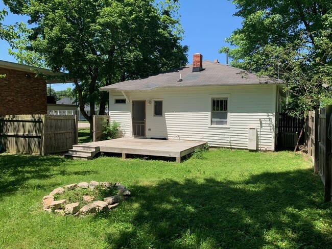 Building Photo - Beautifully Updated 1920's bungalow - DTR
