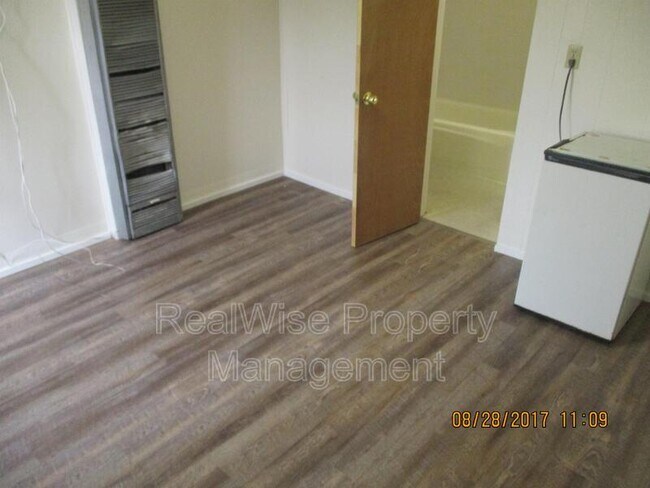 Foto del edificio - 707 NE 6th St