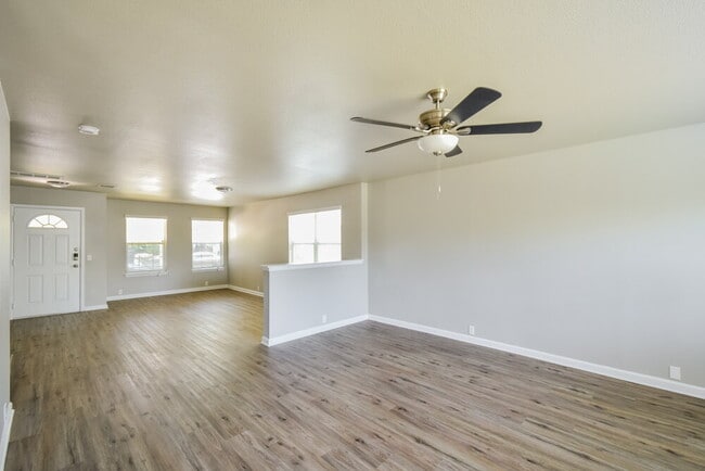 Building Photo - 10943 Palomino Bluff