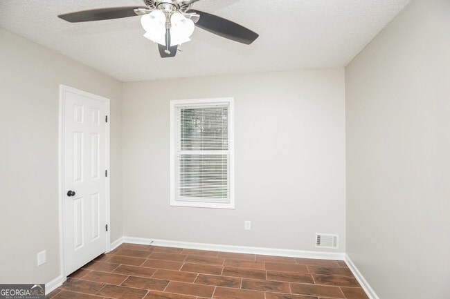 Foto del edificio - 435 Shelby Ln