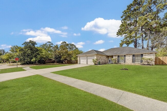 Building Photo - 19803 Lions Gate Ct