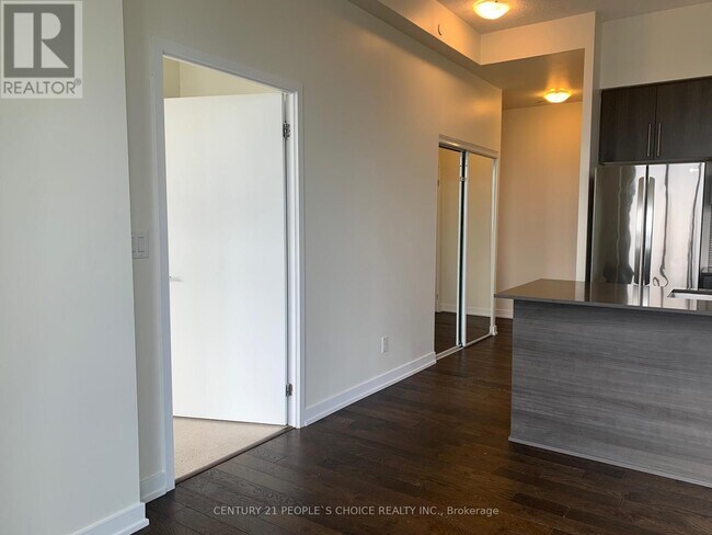 Building Photo - 510 Curran Place