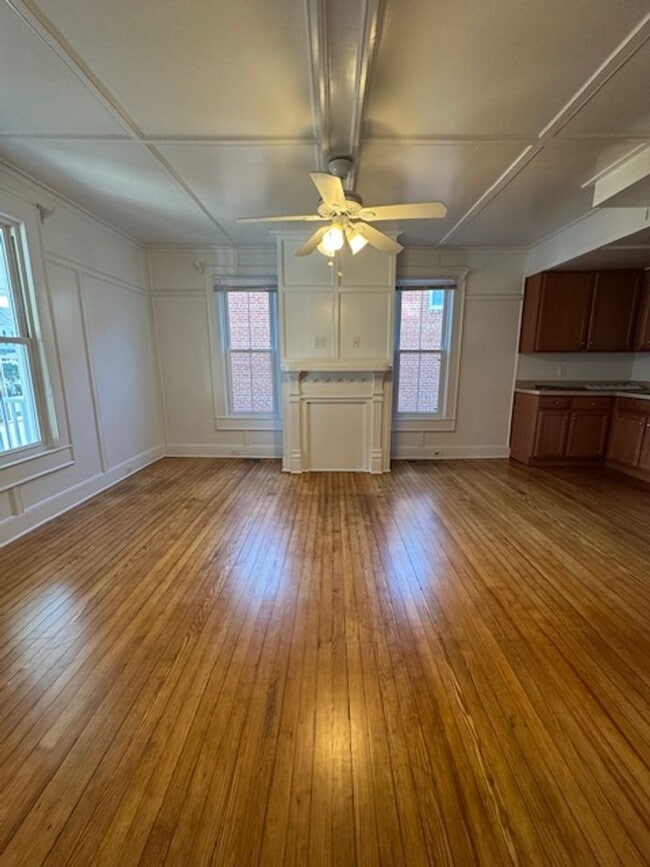 Building Photo - 205 Sir Walter Raleigh St