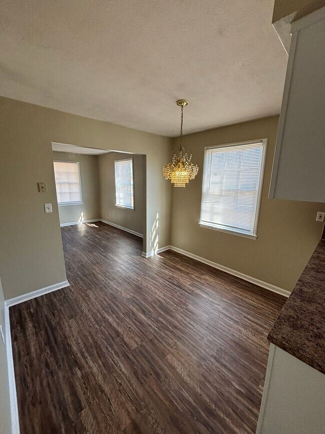 Building Photo - 1247 Kings Mountain Ct