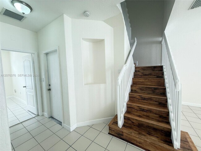 Building Photo - 15131 SW 23rd Ln